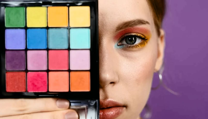 Colorful Eyeshadow Palettes: Creating Vibrant Eye Makeup